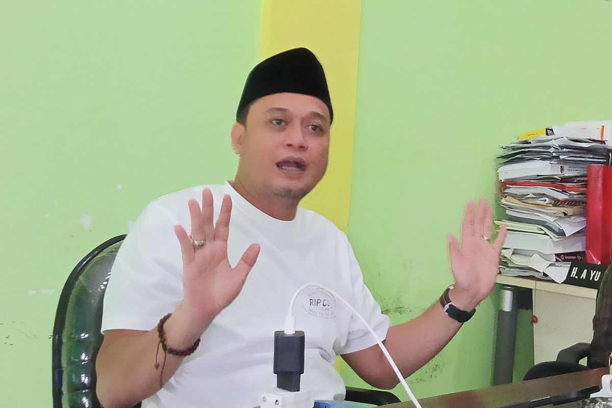 Ketua DPC PKB Jember, Ayub Junaidi, meminta Bupati Hendy meminta maaf karena dianggap salah menyebut honor guru ngaji yang akan naik menjadi Rp2,5 juta di tahun 2025.