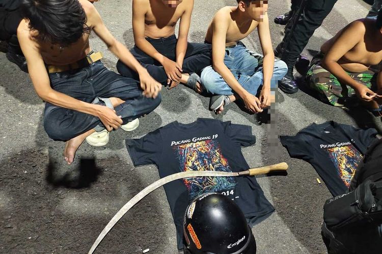 Belasan anak-anak ditangkap polisi saat hendak tawuran di Kota Semarang, Jawa Tengah. 