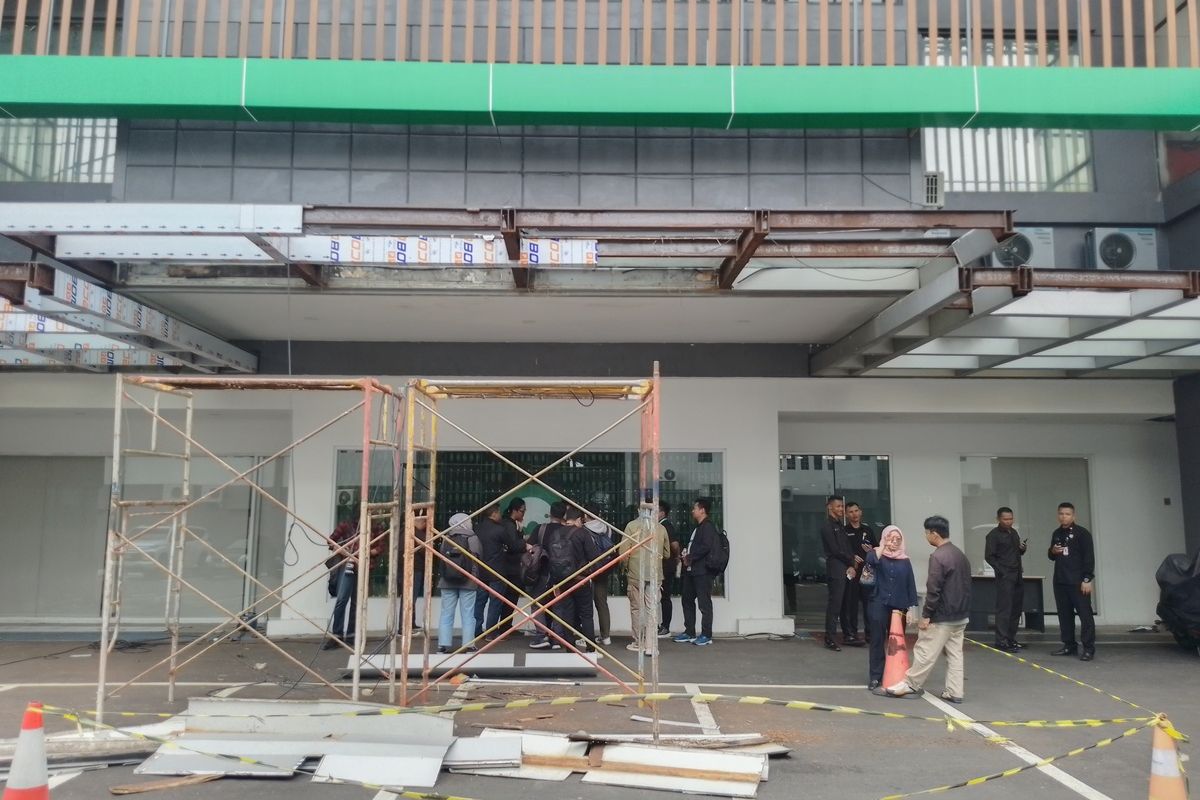 Suasana halaman depan kantor eFihsery di Jalan Malabar, Kota Bandung, Jawa Barat, Kamis (23/1/2025).