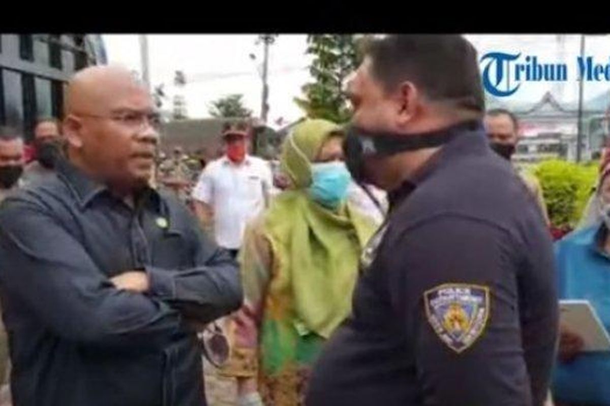 Anggota DPRD Sumut Ronny Situmorang Nyaris Berkelahi di Simalungun saat sidak pembagian sembako. Iamenduga pembagian sembako dikorupsi 