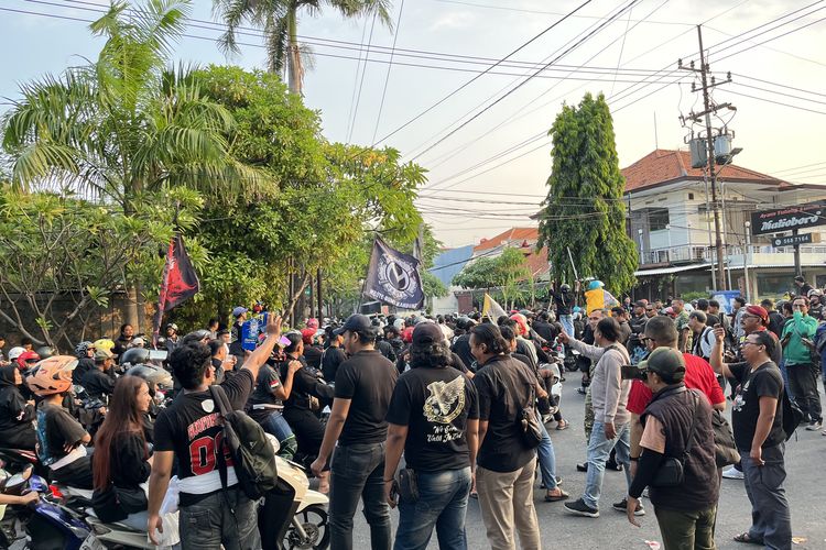 Massa Pesilat Bubarkan Diri Setelah Gagal Masuk ke Markas DC Surabaya