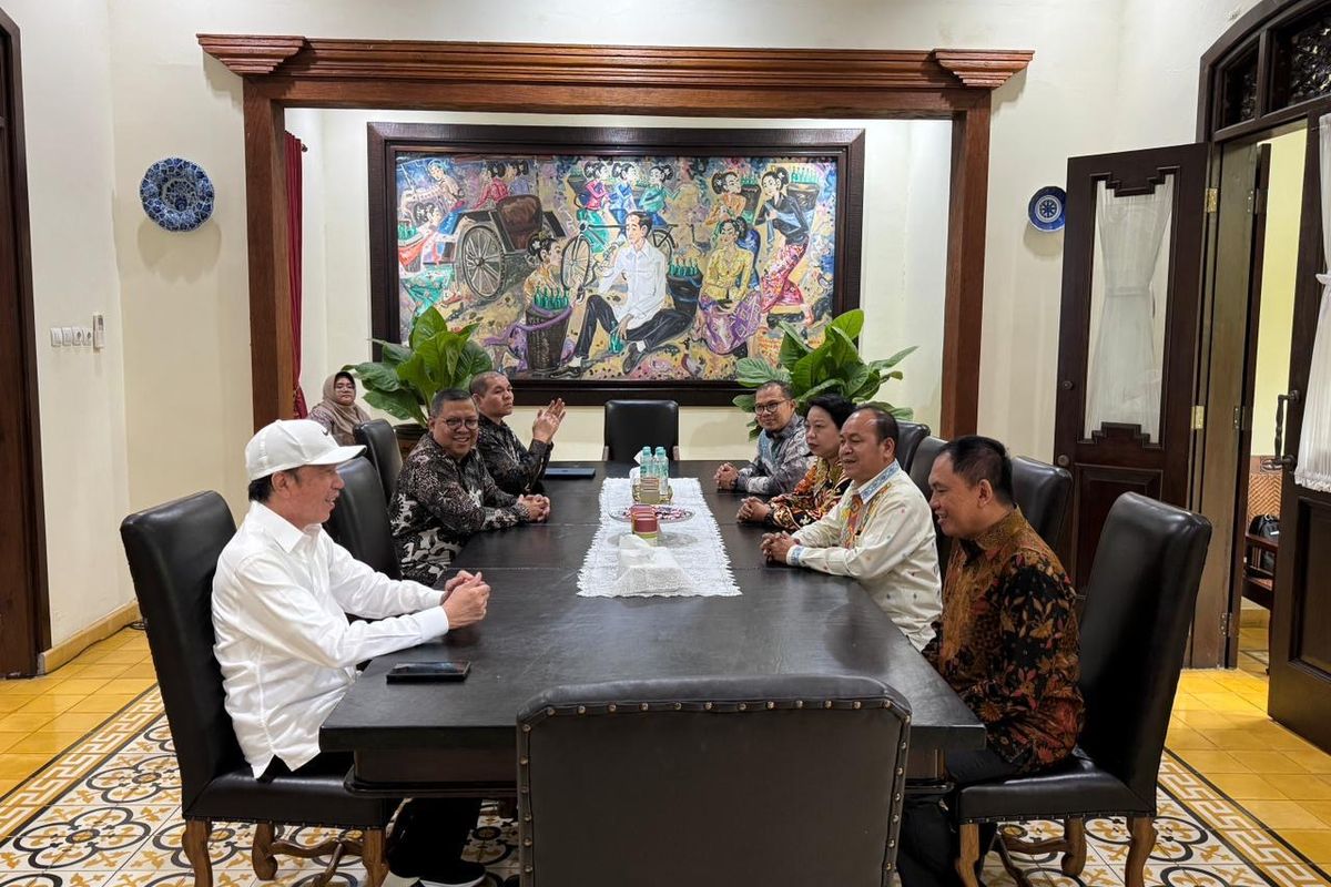 Ketua KPPU bersama jajaran melakukan audiensi dengan Presiden ke-7 RI Joko Widodo di Solo untuk mendorong amandemen UU Persaingan Usaha dan penguatan kelembagaan, Rabu (22/4/2026).
