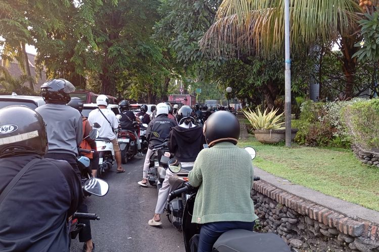 2 Penyebab Antrean Panjang SPBU di Bali: Kendala Bongkar Muat dan Lonjakan Konsumsi BBM