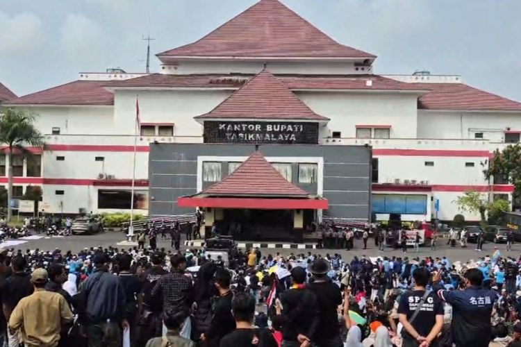Ribuan Pegawai SPPG Demo di Tasikmalaya, Takut Kehilangan Pekerjaan Jika MBG Disetop