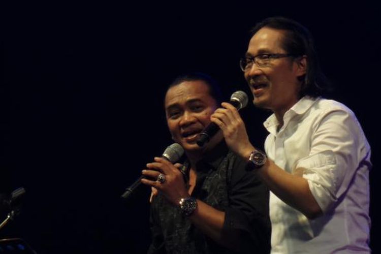 Deddy Dhukun (kiri) dan Dian Pramana Poetra (kanan) tampil di Jakarta International Java Jazz Festival, JIExpo, Kemayoran, Jakarta Pusat, Jumat (6/3/2015) malam.