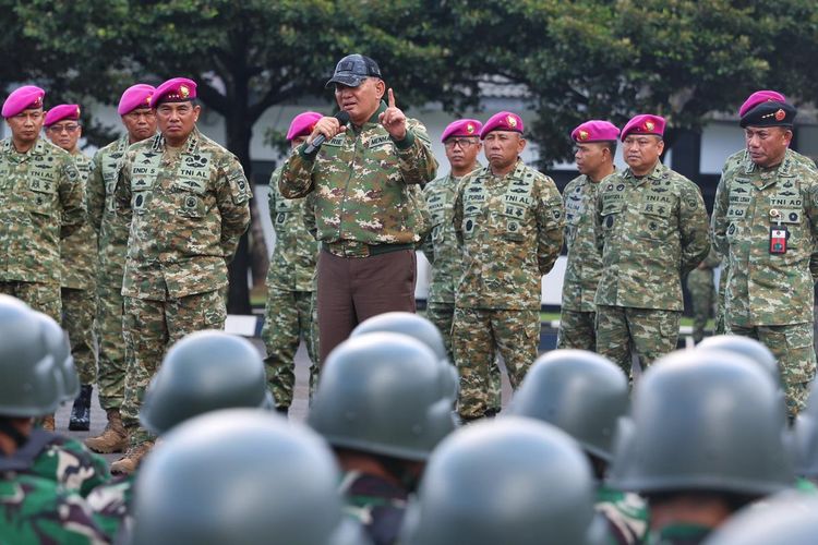 Tinjau Latsarmil Komcad, Menhan: ASN Perlu Miliki Mental Bela Negara