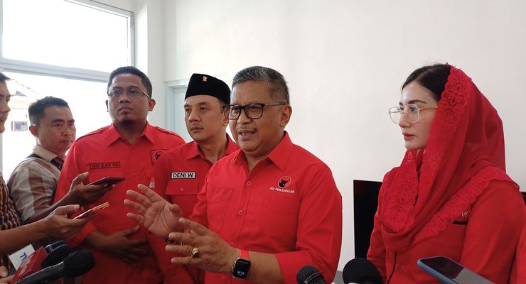 Ganjar-Mahfud Tak Pasang Ribuan Baliho, Hasto: Kader PDI-P Turun Gunung Jelaskan KTP Sakti