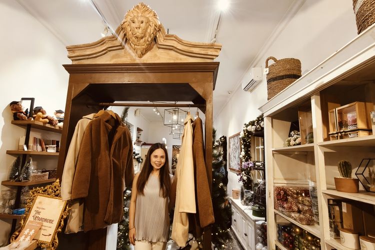 Salah satu pintu yang ada di ONNI House Kitchen bagian dari konsep besar bertajuk Christmas Tales at ONNI, sebuah rangkaian dekorasi yang terinspirasi dari kisah-kisah Natal klasik untuk satu pengalaman menyeluruh di Hari Natal 2025..