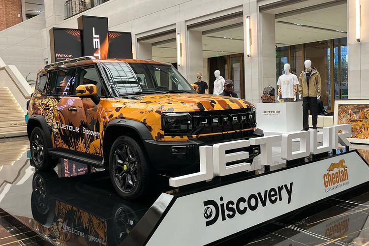Menjawab kebutuhan medan yang ekstrem di habitat alami cheetah, Jetour mendonasikan unit Jetour T2?SUV tangguh bergaya boxy yang dibalut ornamen bertema cheetah. 