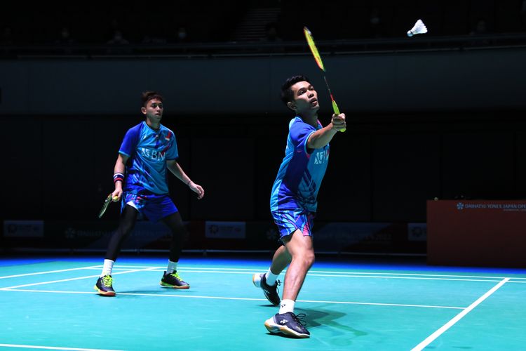 Aksi Fajar Alfian/Muhammad Rian Ardianto saat melawan wakil Jepang Akira Koga/Taichi Saito pada babak 32 besar Japan Open 2022, Rabu (31/8/2022). Fajar/Rian menang 23-21, 21-18, atas Koga/Saito dan melaju ke babak 16 besar. Terkini, Fajar/Rian kembali memetik kemenangan pada 16 besar sehingga berhak melaju ke perempat final.