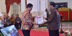 Serahkan DIPA ke Pimpinan Daerah, Jokowi Ingatkan Semangat APBN 2019 