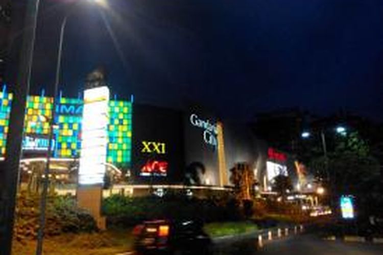 Gandaria City, Jakarta Selatan, dikunjungi 100.000 orang saat Natal pada Kamis, 25 Desember 2014, lalu.