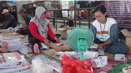 KPU Magetan Mulai Lipat 546.415 Surat Suara Pilkada, 111 Petugas Dikerahkan