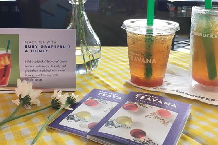 Starbucks Teavana Handcrafted Beverages terdiri dari tiga jenis minuman yakni Black Tea with Ruby Grapefruit and Honey, Iced Shaken Green Tea with Aloe and Pickly Pear, dan Iced Shaken Hibiscus Tea with Pomegranate Pearls.