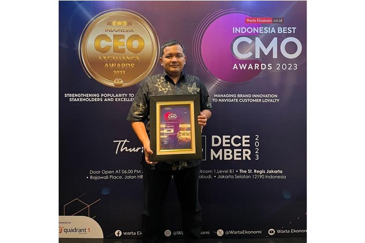Eri Palgunadi menerima penghargaan di Indonesia Best CMO Award 2023.