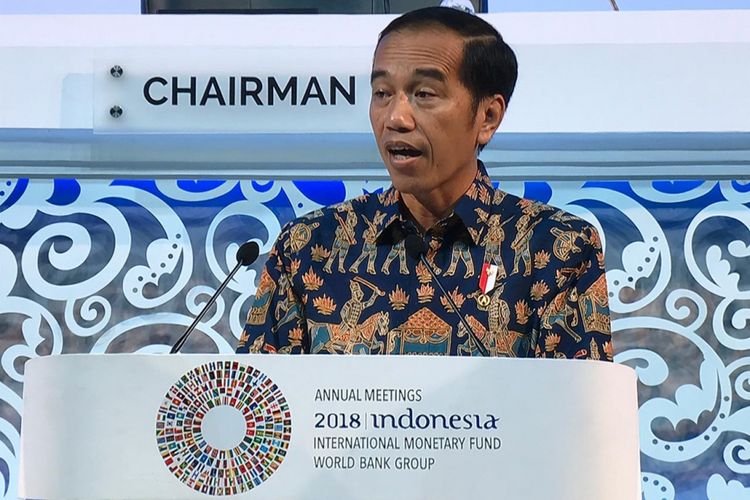 Presiden Joko Widodo saat membuka Rapat Pleno Pertemuan Tahunan IMF-Bank Dunia 2018 di Bali Nusa Dua Convention Center (BNDCC) di Nusa Dua, Bali, Jumat (12/10/2018).