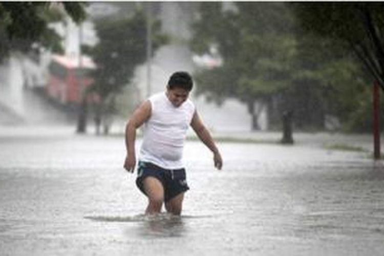Badai dikhawatirkan dapat memicu banjir dan longsor. 