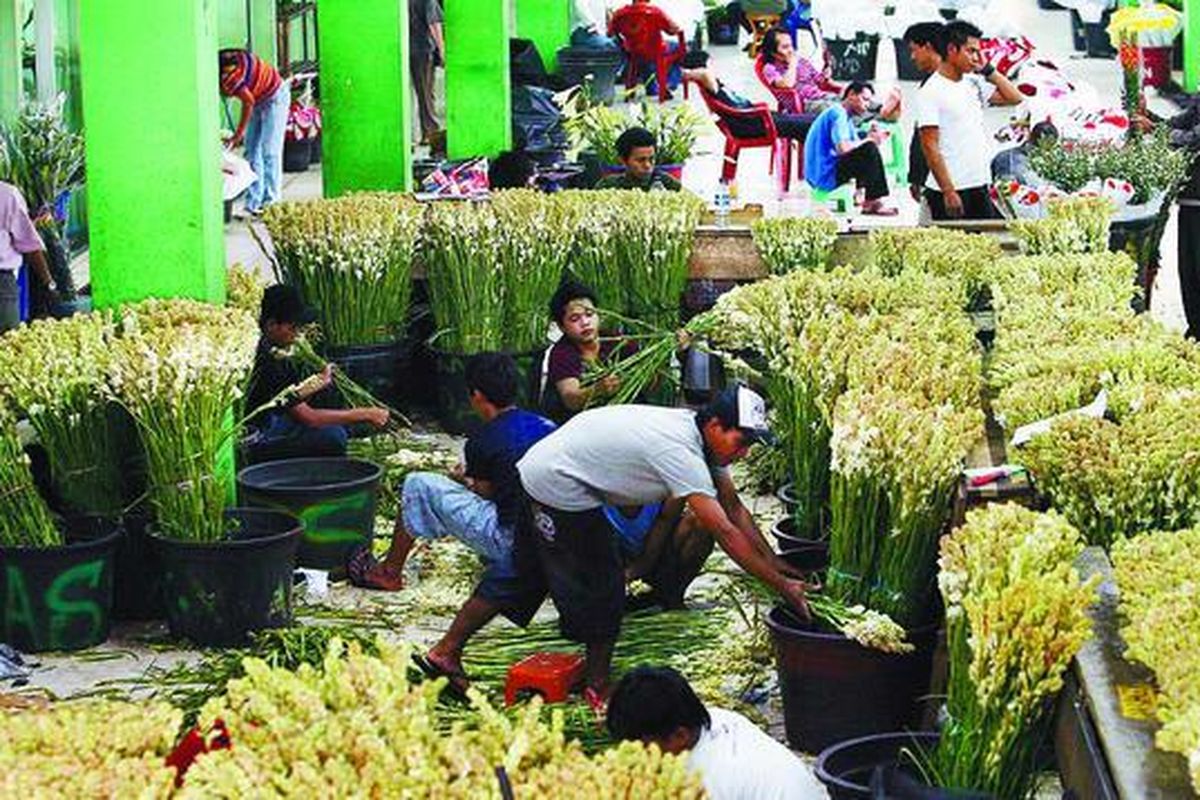 Ilustrasi: Aktivitas penjualan bunga di Pasar Bunga Rawa Belong, Jakarta Barat.