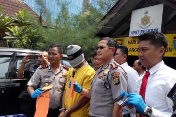Tersangka kasus dugaan penjualan manusia (human trafficking) di kawasan Penjaringan Jakarta Utara, diamankan petugas Polrestro Penjaringan, Senin (24/8/2015).