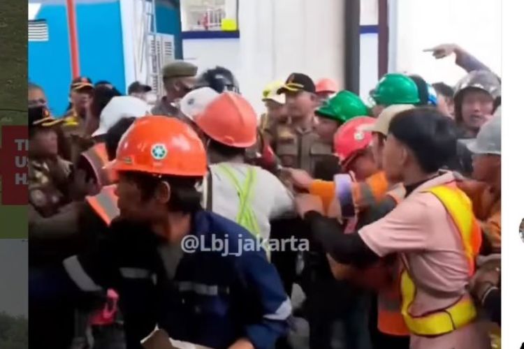 Viral Video Bentrok Pekerja Proyek Vs Satpol PP di Jaksel, Ternyata gara-gara Cabut Pentil Motor