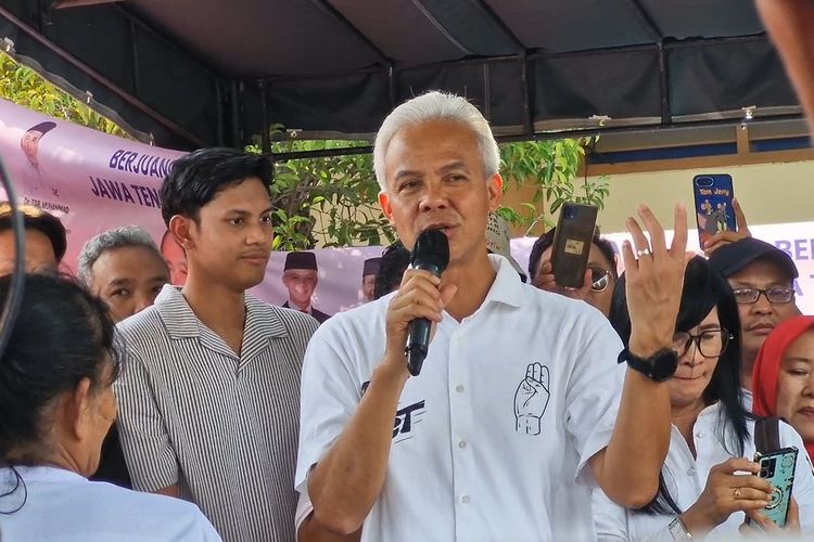 Calon Presiden Nomor Urut 2, Ganjar Pranowo melakukan kampanye di GOR Satria, Kota Semarang, Senin (1/1/2024).