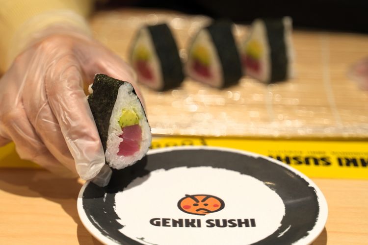Genki Sushi baru saja menghadirkan program Sushi Academy yang menawarkan kelas pembuatan sushi dari chef yang berpengalaman di bidangnya.