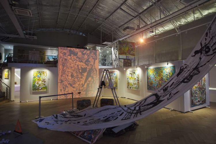 Pameran Mata Garis di Superlative Gallery merupakan peluang bagi pencinta seni untuk menyelami dunia ekspresi artistik yang dihadirkan oleh seorang seniman yang berani melintasi batas. 