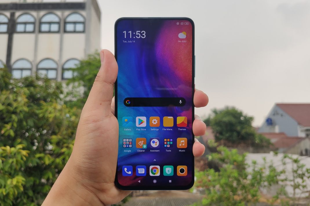 Poco F2 pro tampak depan