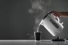 5 Efek Samping Terlalu Sering Minum Air Panas, Apa Saja?