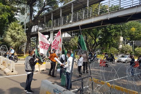 Pukul 09.10 WIB, Massa Demo Tolak UU Cipta Kerja Mulai Padati Patung Kuda