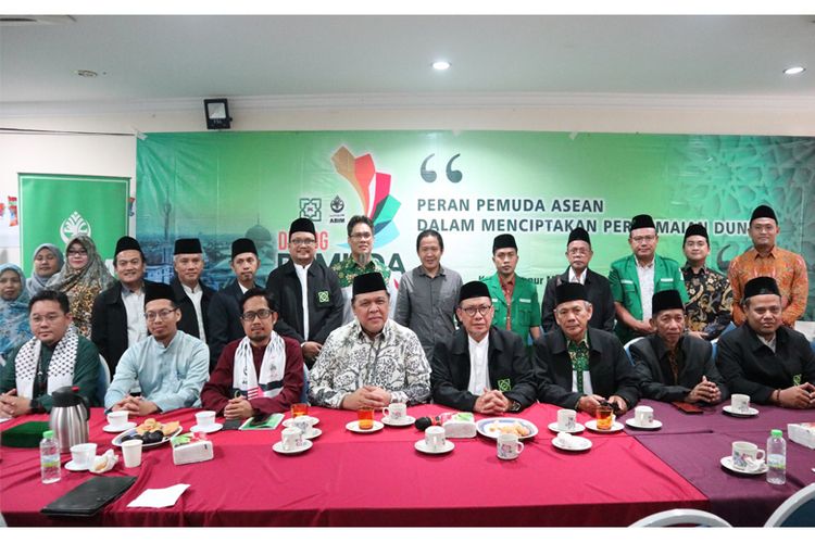Jakarta Islamic Centre bersama Angkatan Belia Islam Malaysia (ABIM) sepakat untuk menginisiasi dialog perdamaian antar kelompok pemuda di kawasan ASEAN. Hal ini dibahas saat acara Dialog Pemuda ASEAN yang digelar di kantor pusat ABIM di Taman Cemerlang Kuala Lumpur, Jumat (17/11/2023).