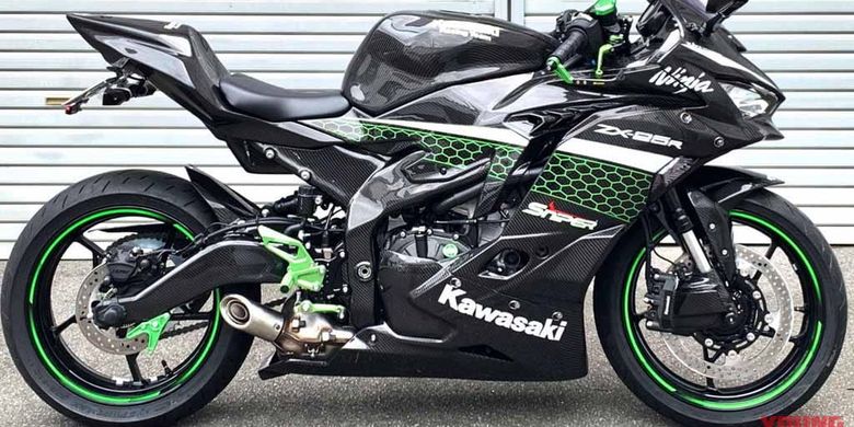 Modifikasi Kawasaki Ninja ZX-25R dengan bodi full carbon