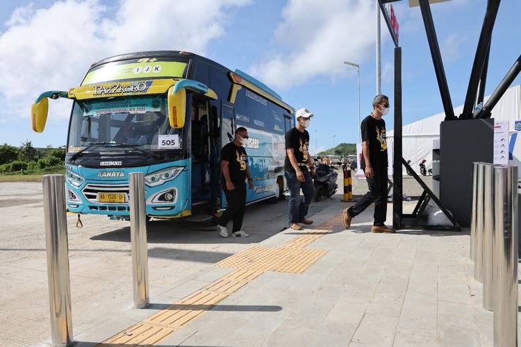 Bus antarmoda dan shuttle yang disediakan Kemenhub saat gelaran MotoGP Mandalika 2022