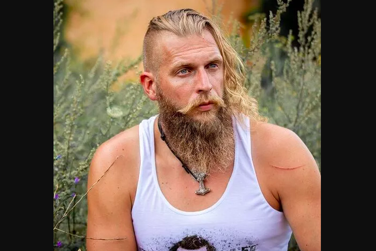 Viking undercut hair fade