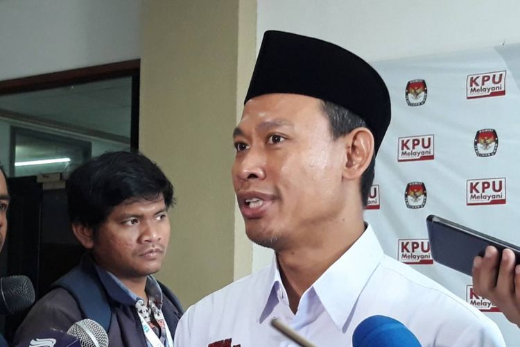 Komisioner KPU Pramono Ubaid Tanthowi di Kantor KPU, Menteng, Jakarta Pusat.