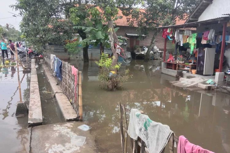 Suasana di lokasi banjir, di Dusun Beluk, Desa Jombok, Kecamatan Kesamben, Kabupaten Jombang, Jawa Timur, Minggu (15/12/2024).