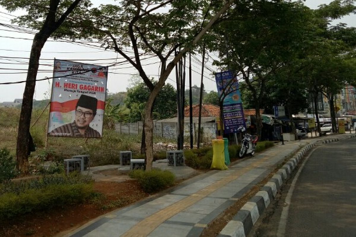 Menjelang Pemilihan wali kota dan wakil wali kota Tangerang Selatan tahun 2020, sejumlah spanduk bakal calon sudah mulai bermunculan di jalan. Terkait hal tersebut,  Satuan Polisi Pamong Praja (Satpol PP)  Tangerang Selatan akan menertibkan, mengingat tahapan pilkada 2020 belum dimulai.  