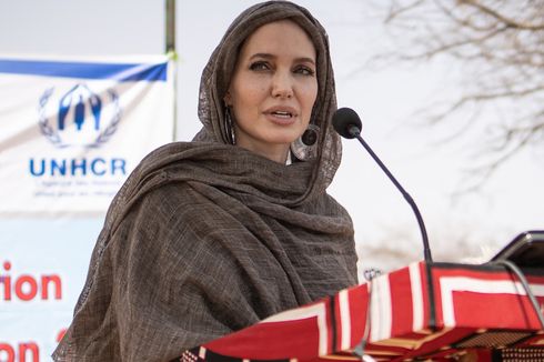 Angelina Jolie Kunjungi Pengungsi Korban Konflik Mali di Burkina Faso