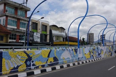 100 Pekerja Dilibatkan Memasang Keramik Jalan Layang Antapani Bandung