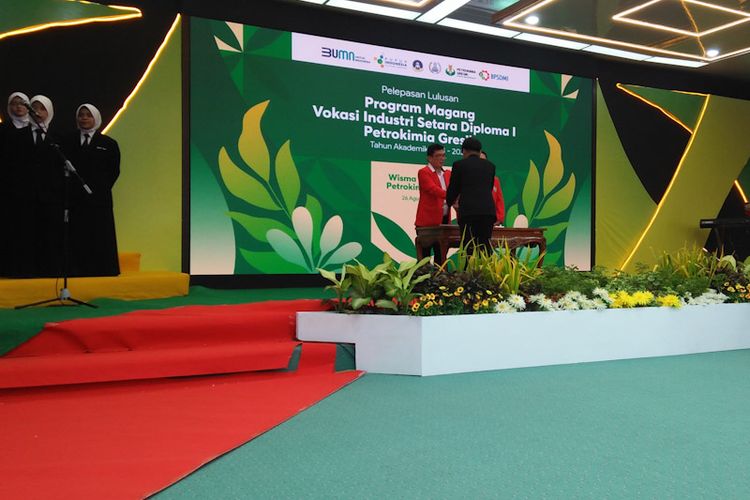 Wisuda program magang vokasi industri setara Diploma I Petrokimia Gresik, yang dilaksanakan di Wisma Kebomas Petrokimia Gresik, Jumat (26/8/2022). *** Local Caption *** Wisuda program magang vokasi industri setara Diploma I Petrokimia Gresik, yang dilaksanakan di Wisma Kebomas Petrokimia Gresik, Jumat (26/8/2022).