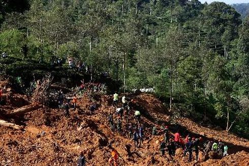 23 Februari 2010, Duka di Tenjoloyo, 70 Buruh Kebun Teh Tertimbun Longsor