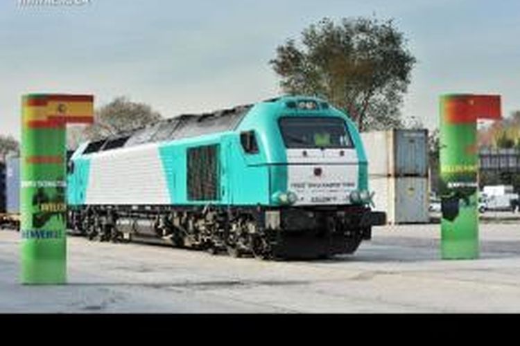 Kereta api barang Yiximou tiba di stasiun Aboriginal Madrid pada Selasa (9/12/2014), setelah menempuh jarak lebih dari 13.000 kilometer dari kota Yiwu, China selama 21 hari. Rute yang ditempuh kereta api ini adalah yang terpanjang di dunia.