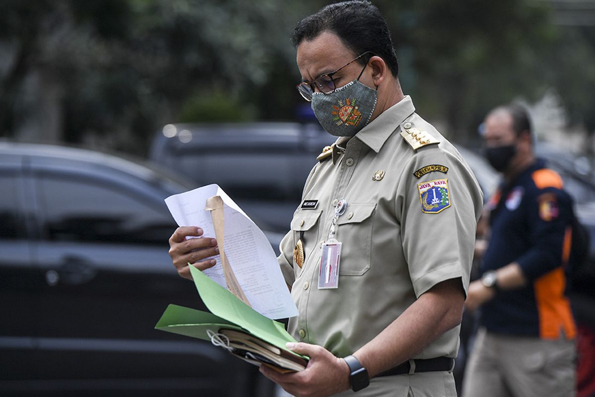 Gubernur DKI Jakarta Anies Baswedan tiba di Mapolda Metro Jaya, Jakarta, Selasa (17/11/2020). Gubernur DKI Jakarta Anies Baswedan dipanggil pihak kepolisian untuk dimintai keterangan terkait pelanggaran protokol kesehatan pada acara Maulid Nabi di Petamburan, Jakarta Pusat yang menimbulkan kerumunan.