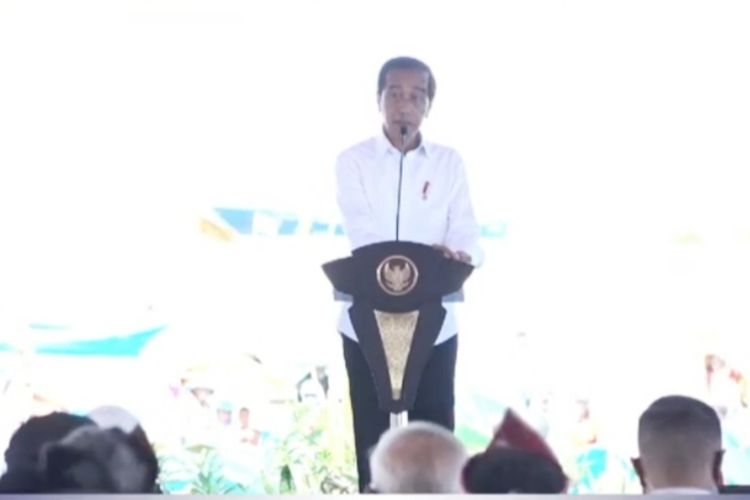 Presiden Joko Widodo saat memberi sambutan pada puncak acara Gugus Tugas Reforma Agraria 2022 (GTRA Summit 2022) di Sulawesi Tenggara, Kamis (9/6/2022).