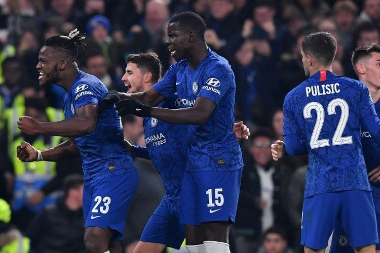 Michy Batshuayi merayakan golnya pada pertandingan Chelsea vs Manchester United dalam babak ke-4 Piala Liga Inggris atau Carabao Cup di Stadion Stamford Bridge, 30 Oktober 2019. 