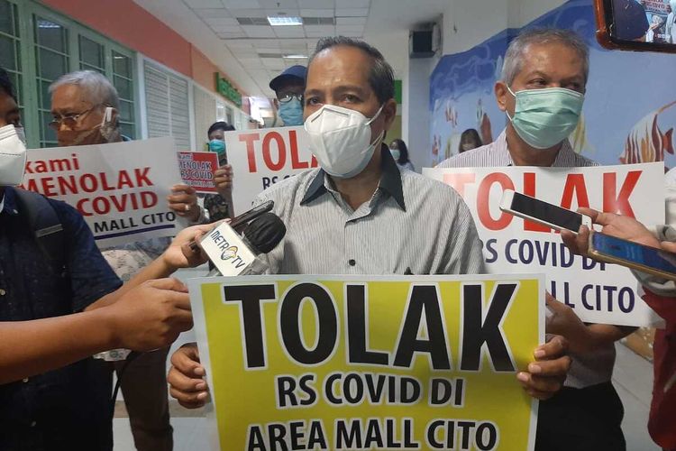 Kelompok pedagang mall Cito Surabaya protes rencana operasional RS Darurat Covid-19.