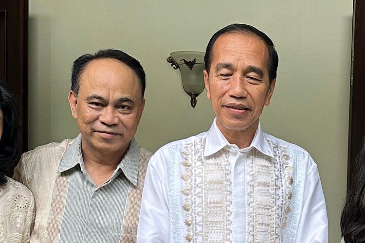 Budi Arie Setiadi mengunjungi Presiden ke-7 RI Joko Widodo (Jokowi) di kediama Jokowi, di Gang Kutai Utara No. 1 Sumber, Solo, Selasa (1/4/2025).