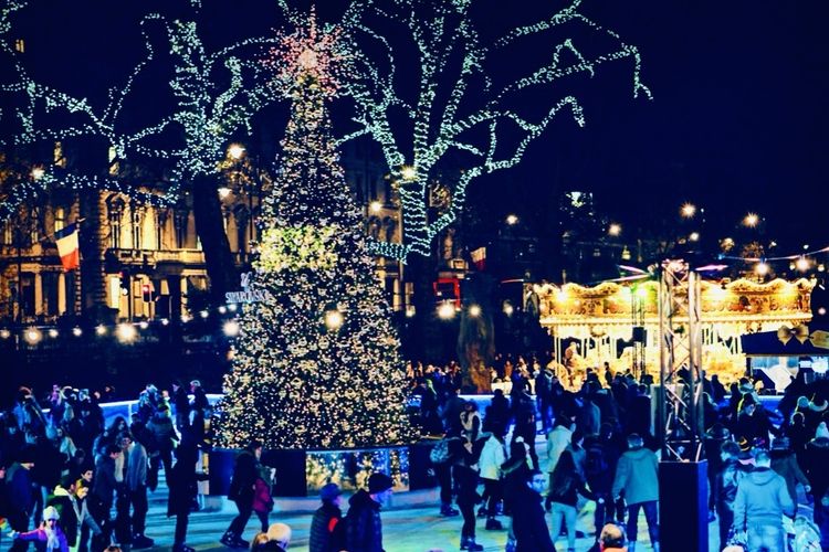 Pohon Natal Trafalgar Square, London 