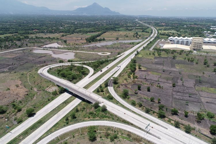 Jalan Tol Gempol-Pasuruan yang memiliki akses langsung ke Kawasan Industri Pasuruan Industrial Estate Rembang (PIER).