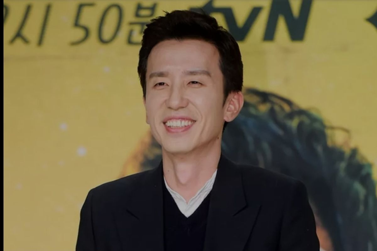 Presenter asal Korea Selatan, Yoo Hee Yeol.